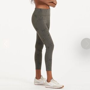 Vuori Olive Green Tights Size Small